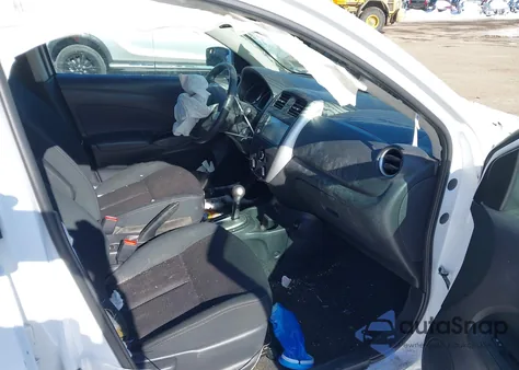 2019 Nissan Versa 1.6 Sv z USA, uszkodzony, nr VIN 3N1CN7AP8KL866962